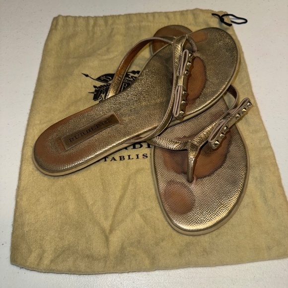 RARE Burberry Gold Metallic Stud Bow Thong Sandal Flip Flop EU Size 38.5 - Picture 1 of 8